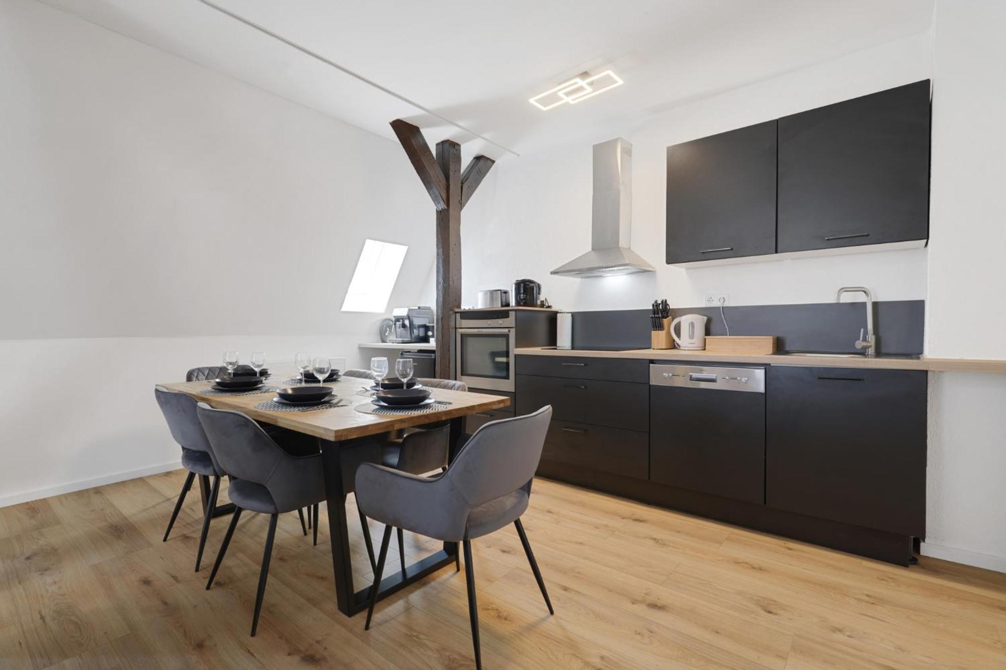Apart21 - Exclusive In Location With Parking Apartment *